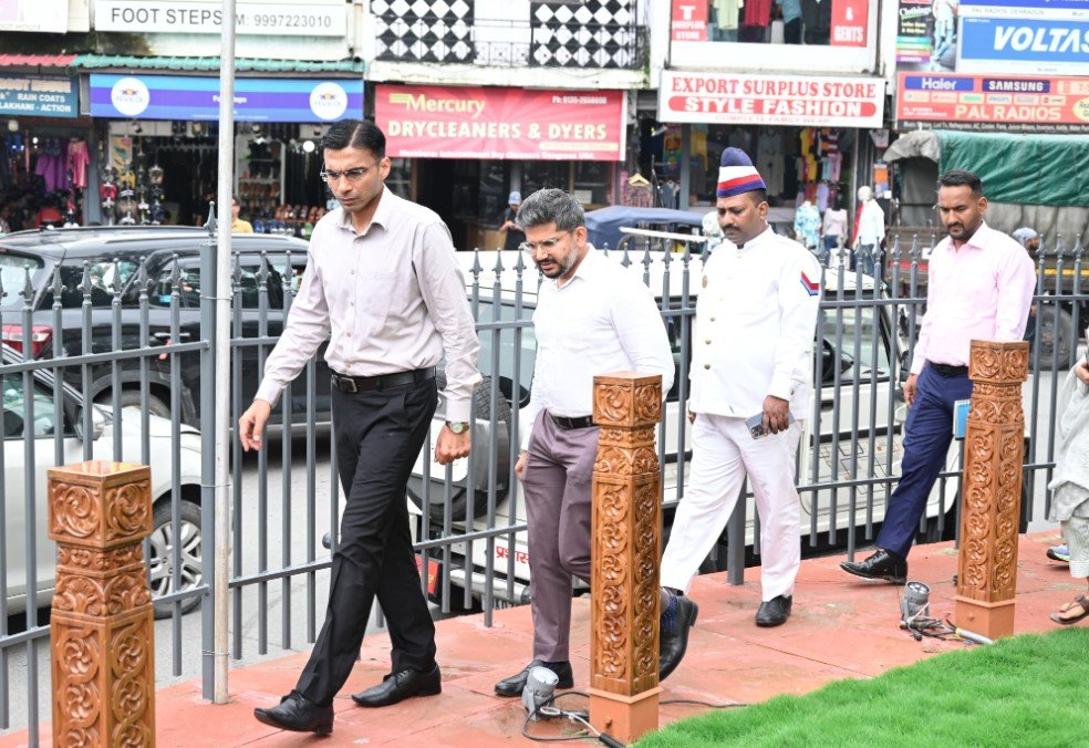 dm-bansal77.jpg